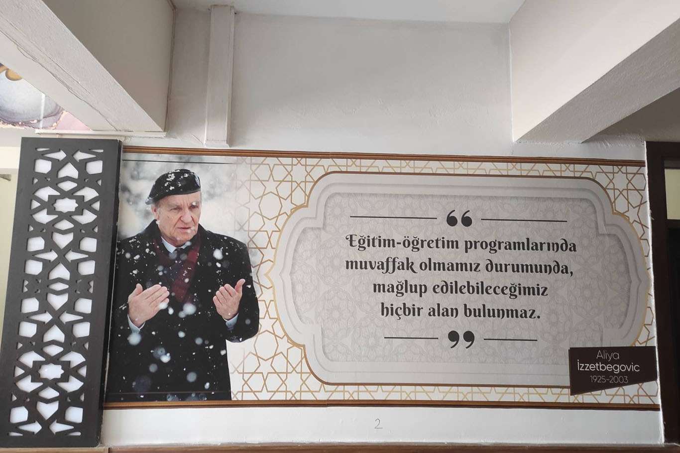 Bu okula girenler zaman yolculuğuna çıkıyor Bu okula girenler zaman yolculuğuna çıkıyor